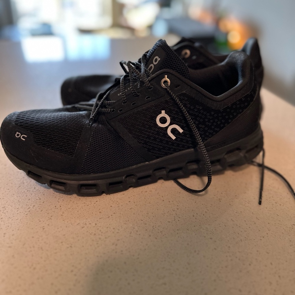 On Cloud Stratus Men 9.5 Women 11 Black